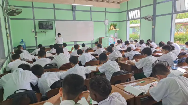 နေပြည်တော် ပညာရေးဝန်ကြီးဌာနအောက်က စာသင်ခန်း (ပုံဟောင်း)