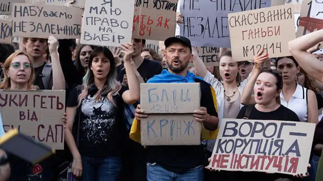 Рішення обмежити незалежність НАБУ і САП викликало хвилю протестів