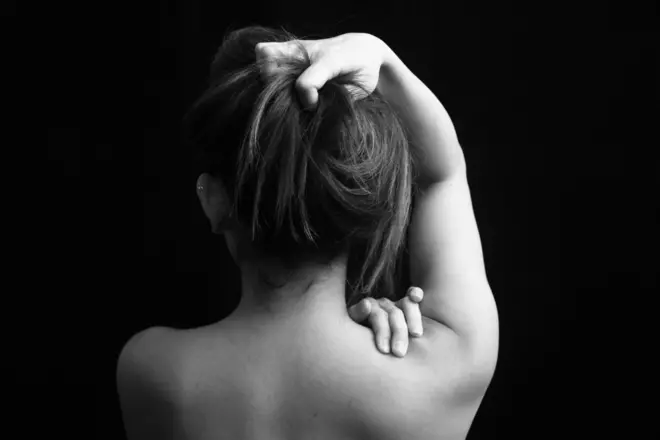 පෙම්වතුන්ව සිටිය දී යවන ලද හෝ පටිගත කරන ලද අතිශය පුද්ගලික ඡායාරූප හෝ වීඩියෝ එකිනෙකාගේ කැමැත්ත හෝ අනුදැනුමකින් තොරව අන්තර්ජාලයට මුදා හැරිම පිළිබඳ චේතනාන්විත ක්‍රියාවන්හි වැඩි වීමක් මේවන විට දක්නට හැකිය.