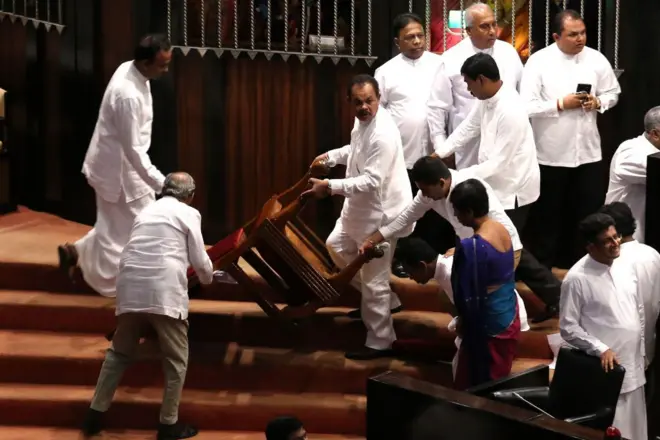 මන්ත්‍රීවරයෙකුගේ ජීවිත හානියක් වුවහොත් රජයෙන් ලැබෙන වන්දි මුදලේ වටිනාකම රුපියල් කෝටියකි.