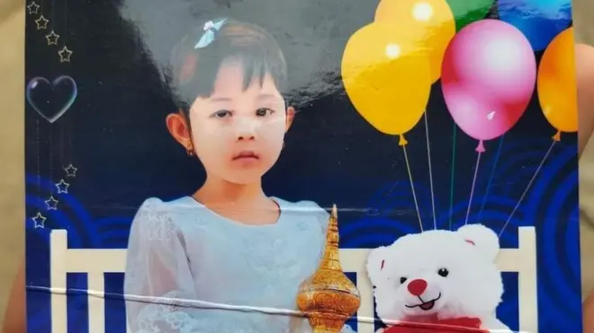 စာသင်ကျောင်းကို လေကြောင်းနဲ့ထိုးစစ်ဆင်ခံရအပြီး ပြန်မတွေ့တော့တဲ့ကလေး