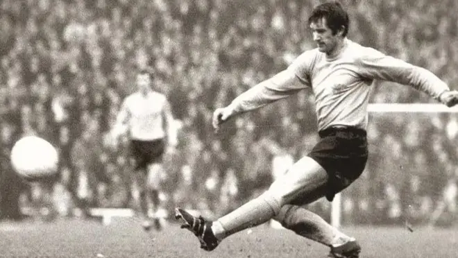 سجل إيان بتلر ركلة الجزاء الثانية لهال سيتي