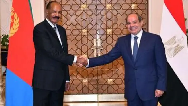 ኢሳይያስ ኣፍወርቂ ምስ ዓብደልፋታሕ ኣል-ሲሲ ሰላምታ እናተለዋወጡ