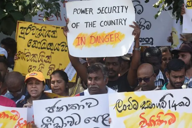 ආන්දෝලනාත්මක විදුලි බල පනත් කෙටුම්පත අද (ජුනි 6 වැනිදා) දිනයේ පාර්ලිමේන්තුවේ විවාදයට ගෙන සම්මත කර ගැනීමට නියමිතය.