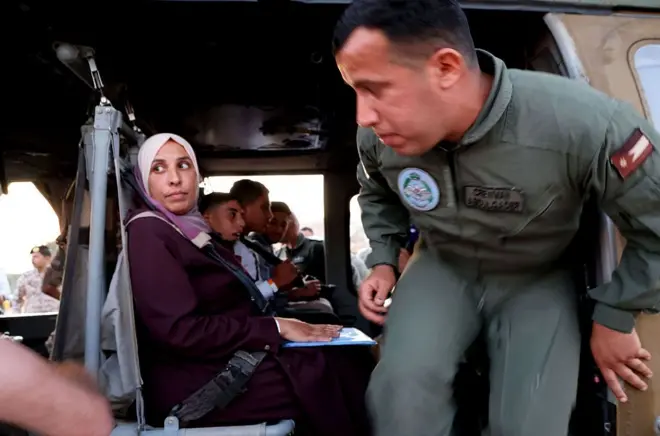 هلیکوپتر حامل کودکان و والدینشان