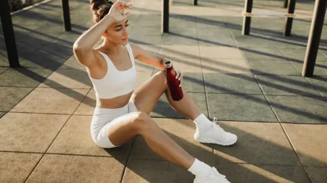 व्यायाम करण्यासाठी इलेक्ट्रोलाईट्स ड्रिंक्सची खरंच गरज आहे का?