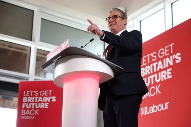 অবৈধ অভিবাসীদের নৌকা থামানোর জন্য লেবার পার্টির পরিকল্পনা ঘোষণা করছেন স্যার কিয়ের স্টারমার 