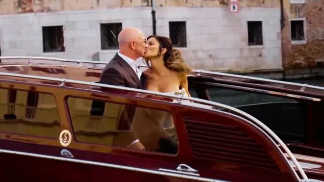 Bezos and Sanchez kissing on a boat