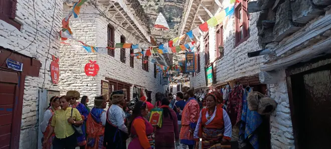 मार्फामा नेपाली पर्यटक