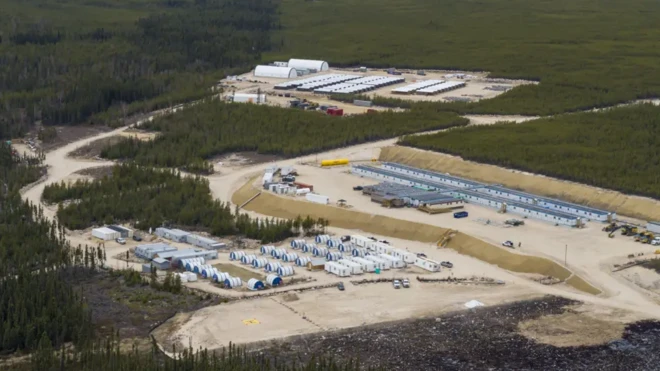 عملیات شرکت نکس‌جن در منطقه دورافتاده آتاباسکای کانادا. نمایی دور از سایت ساخت و ساز