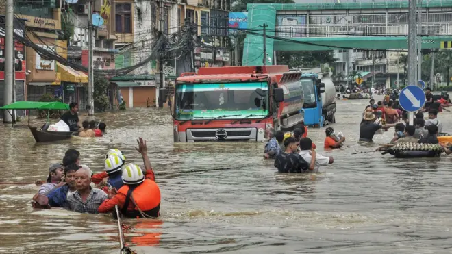 ပဲခူးမြို့မှာ နှစ်ပေါင်း ၆၀ ခန့်အတွင်း အဆိုးရွားဆုံး ရေကြီးမှုတွေနဲ့ ရင်ဆိုင်နေရ
