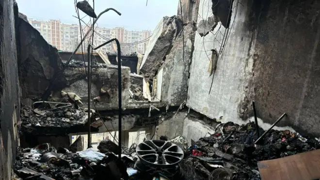 зруйнований будинок