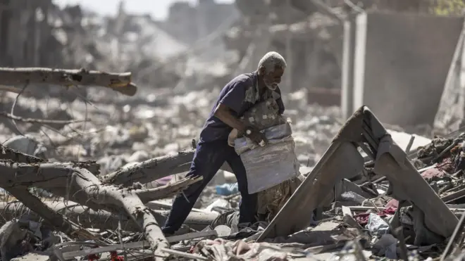 لماذا أفرج عن هنيبعل القذافي بعد عشر سنوات من التوقيف؟