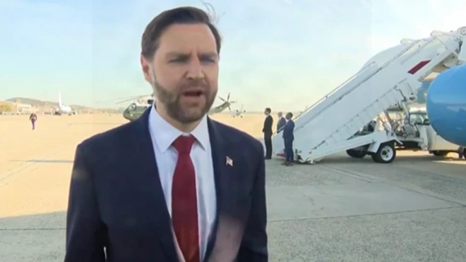 अमेरिकेचे उपराष्ट्रपती जेडी व्हेन्स पाकिस्तानमध्ये अमेरिकन आणि इराणी प्रतिनिधिमंडळांदरम्यान होणाऱ्या चर्चेसाठी रवाना झाले. "या चर्चेबाबत आम्ही उत्सुक आहोत" असं त्यांनी यावेळेस सांगितलं. 