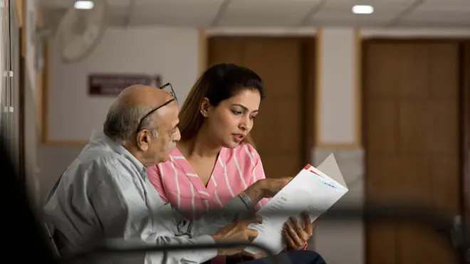 ජනාධිපති අරමුදලින් මුදල් ලබා ගත් මැති ඇමැතිවරු මෙන්ම දේශපාලනයට සම්බන්ධ පිරිස්වල ලයිස්තුවක් පාර්ලිමේන්තුවේ දී හෙළි කිරිමත් සමග ජනාධිපති අරමුදල අවභාවිතා කිරිම ගැන කතා බහක් සමාජය තුළ නිර්මාණය වී තිබේ.