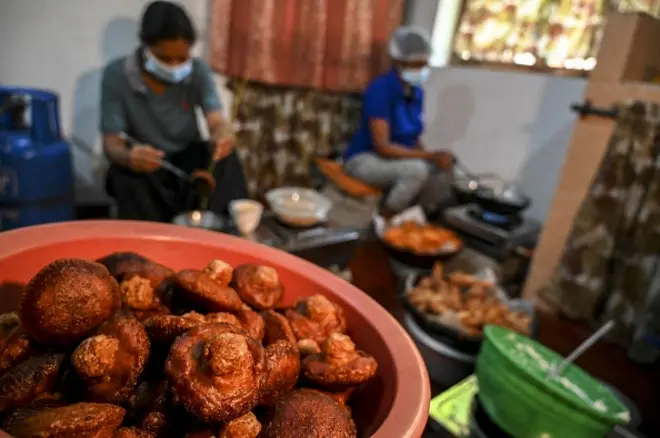 අවුරුද්දට නැතිව ම බැරි කොණ්ඩ කැවුමේ කතාව