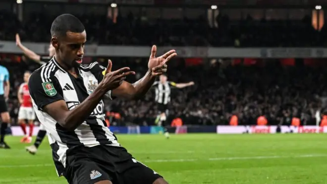 ኣሌክሳንደር ኢሳቕ፡ እቲ ዝደምቕ ዘሎ ኮኾብ ኒውካስል