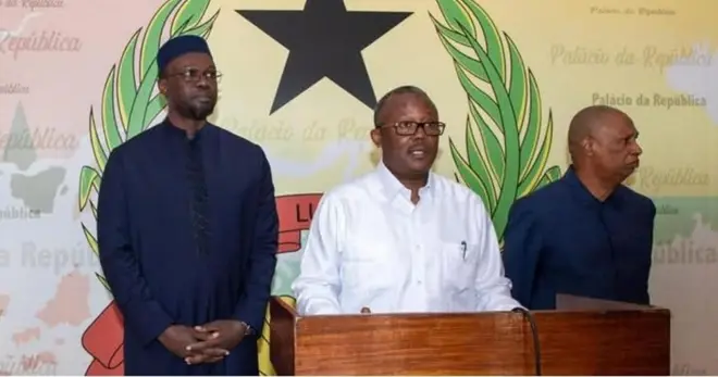 Le Premier ministre Ousmane Sonko, en visite officielle en Guinée-Bissau reçu par le président Umaro Sissoco Embaló. 