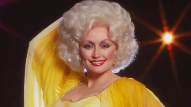 Dolly Parton, ku ifoto yo mu myaka ya 1970, muri iki cyumweru haruzura imyaka 50 asohoye indirimbo I Will Always Love You 