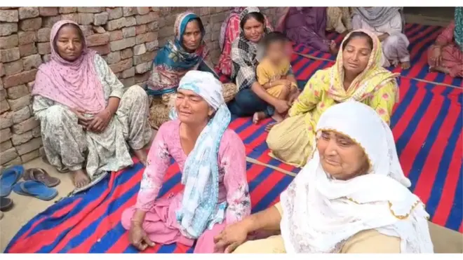 ਘਰ ਵਿੱਚ ਵਿਛੇ ਸੱਥਰ 'ਤੇ ਵਿਰਲਾਪ ਕਰਦੀਆਂ ਮਹਿਲਾਵਾਂ