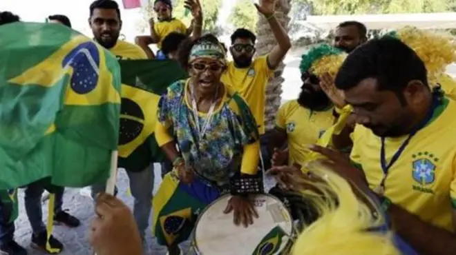 Mashabiki wakiwa na shangwe