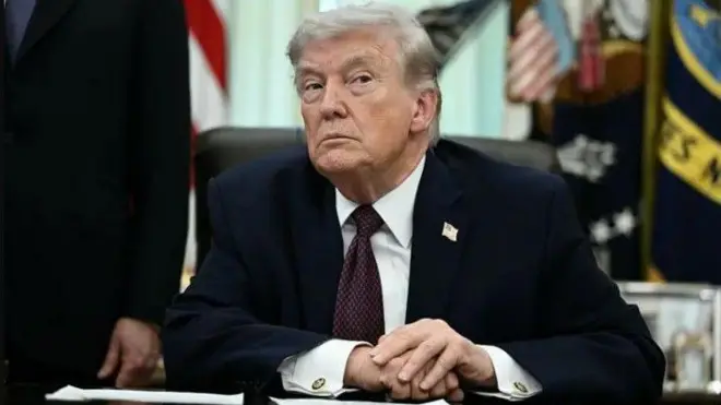 डोनाल्ड ट्रम्प 