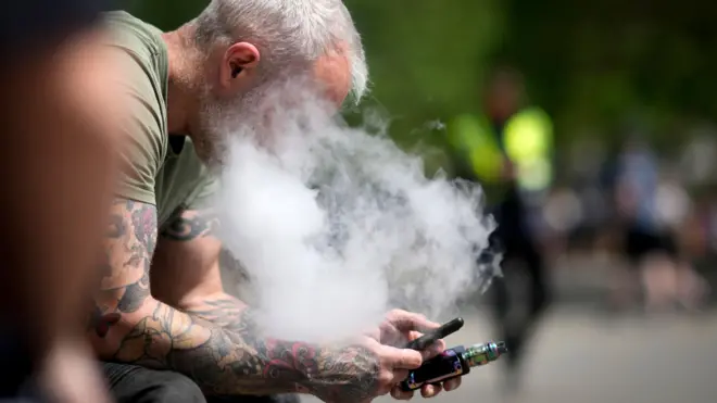 خطر ویپهای قاچاق در بریتانیا