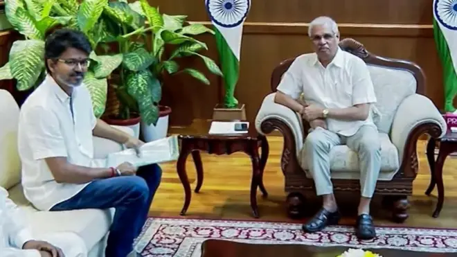 तमिलनाडु के राज्यपाल के साथ विजय
