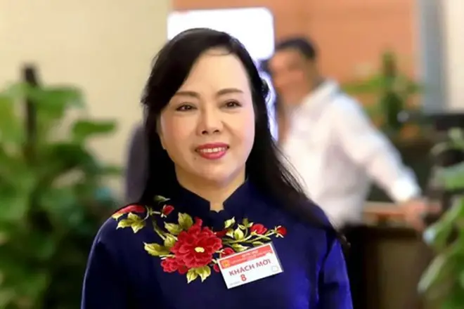 Bà Nguyễn Thị Kim Tiến 