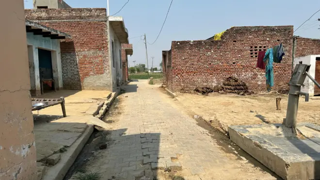 रेप सर्वाइवर का गांव