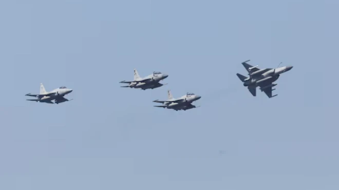 የፓኪስታን አየር ኃይል ጄኤፍ -17 አውሮፕላኖች በፓኪስታን የባሕር ኃይል ልምምድ ወቅት 