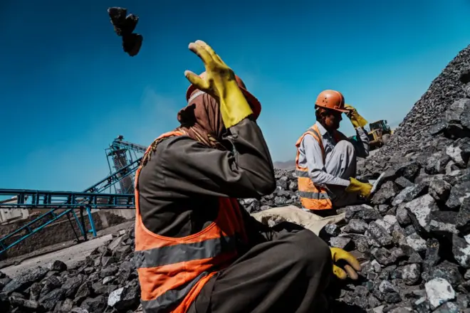 रेयर अर्थ एलीमेंट्स के मामले में चीन के पास कितनी ताक़त