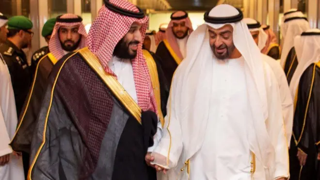 الأمير محمد بن زايد رئيس دولة الإمارات (يمين) والأمين محمد بن سلمان ولي عهد السعودية