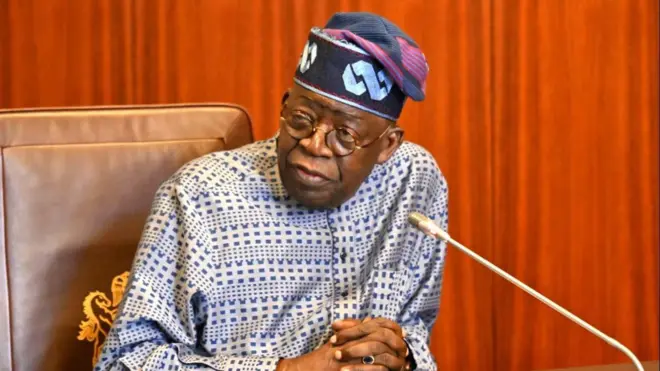Aarẹ Bola Tinubu nibi ipade ilu kan
