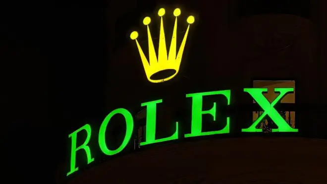 Logo de Rolex com sua coroa, em verde e amarelo