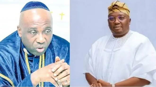 Àwòrán Primate Ayodele wọ aṣọ Àlùfáà àti fìlà aláwọ̀ búlúù àti Adebayo Adelabu wọ aṣọ agbada aláwọ̀ funfun àti fìlà ofi aláwọ̀ Goolu. 