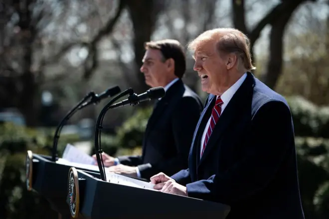 Jair Bolsonaro e Donald Trump durante coletiva na Casa Branca2019, quando ambos eram presidentesseus países