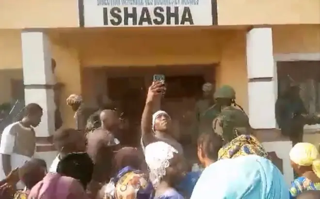 Abaturage bafotora abasirikare ba M23 ku nzu ikoreramo umupaka wa Ishasha 