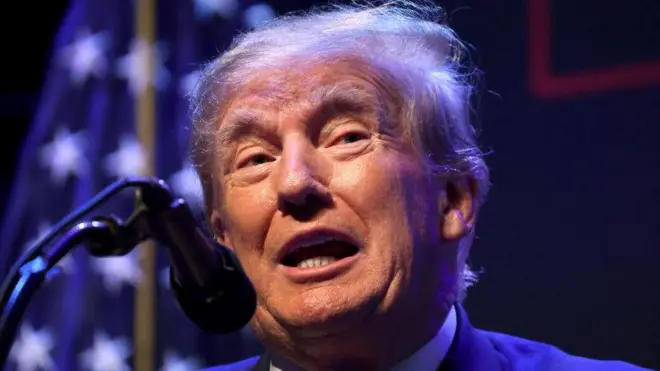 دونالد ترامپ در شبکه اجتماعی خود نوشت که «اطلاعات درز کرده» نشان می‌دهد که او روز سه شنبه دستگیر خواهد شد