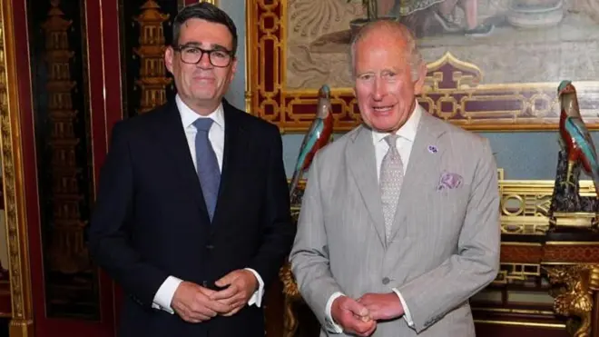 Burnham ve Kral Charles