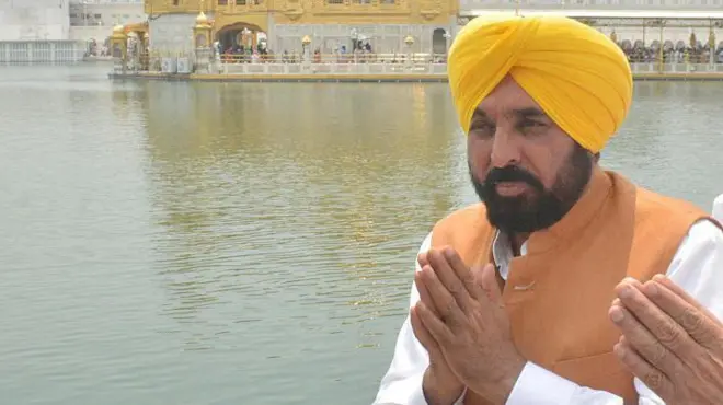 ਕਾਰਜਕਾਰੀ ਜਥੇਦਾਰ ਕੁਲਦੀਪ ਸਿੰਘ ਗੜਗੱਜ ਨੇ ਬਿਆਨ ਵਿੱਚ ਦਾਅਵਾ ਕੀਤਾ ਗਿਆ ਕਿ ਵੀਡੀਓ ਵਿੱਚ ਮੁੱਖ ਮੰਤਰੀ ਸਿੱਖ ਧਾਰਮਿਕ ਪ੍ਰਤੀਕਾਂ ਅਤੇ ਸੰਤ ਗਿਆਨੀ ਜਰਨੈਲ ਸਿੰਘ ਭਿੰਡਰਾਂਵਾਲਿਆਂ ਦੀ ਤਸਵੀਰ ਨਾਲ ਇਤਰਾਜ਼ਯੋਗ ਹਰਕਤਾਂ ਕਰਦੇ ਨਜ਼ਰ ਆਉਂਦੇ ਹਨ।