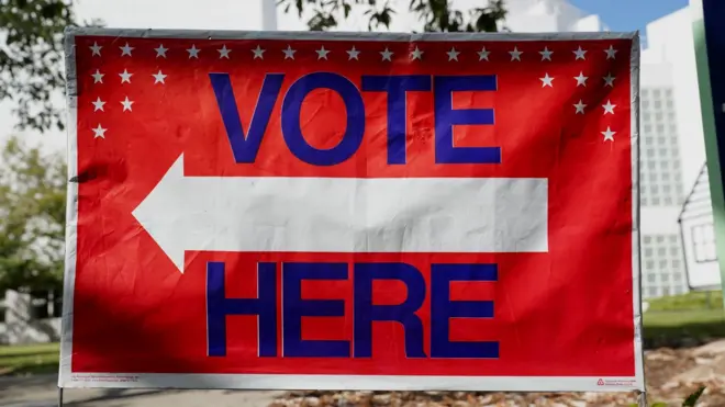 Плакат у избирательного участка