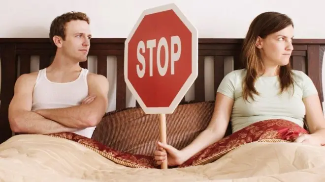 Жінка відмовляє чоловіку в сексі