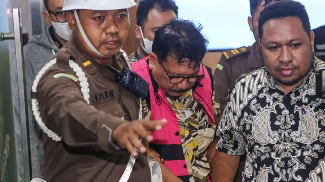 Zarof Ricar: Bagaimana Membongkar Dugaan Aliran Dana Rp1 Triliun Milik ...