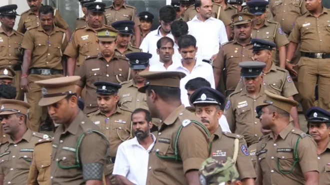 විද්‍යා ඝාතන නඩුවට වරදකරුවන් වූ පිරිස 2017 වසරේ මරණ දඬුවම හිමි වීමෙන් පසුව අධිකරණයෙන් පිටතට ගෙන ආකාරය