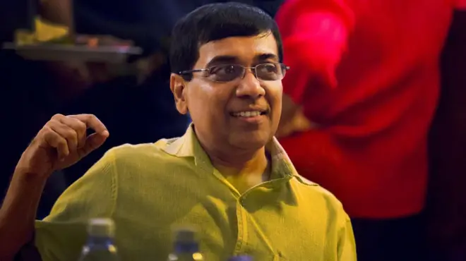 මහනුවර උපත ලැබූ පුෂ්පානන්ද ඒකනායක කුඩා කල පටන් සිතුවම් කලාවට දක්ෂයෙකි