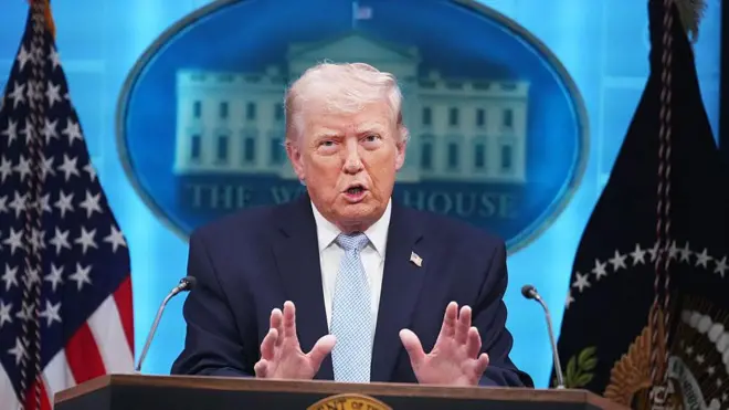 डोनाल्ड ट्रंप