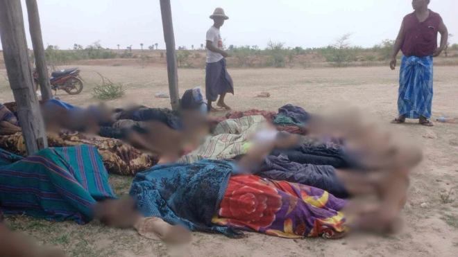 လက်ထုတ္တောရွာက အမျိုးသားတွေရဲ့သေဆုံးရုပ်အလောင်းတွေ