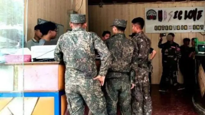 ရခိုင်ပြည်နယ်တွင်း စစ်ဆေးရေးလုပ်ဆောင်နေတဲ့ အေအေ တရားဥပဒေစိုးမိုးရေးနဲ့ ပြည်သူ့လုံခြုံရေးဌာန(ဒီလပ်)တပ်ဖွဲ့ဝင်တွေ(ပုံဟောင်း)
