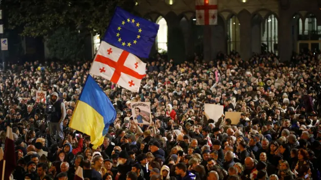 ジョージアの首都トビリシでの抗議の様子